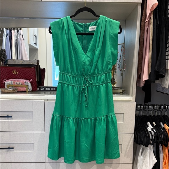 Eliza J Dresses & Skirts - Eliza J Vibrant Green Sleeveless Mini Dress